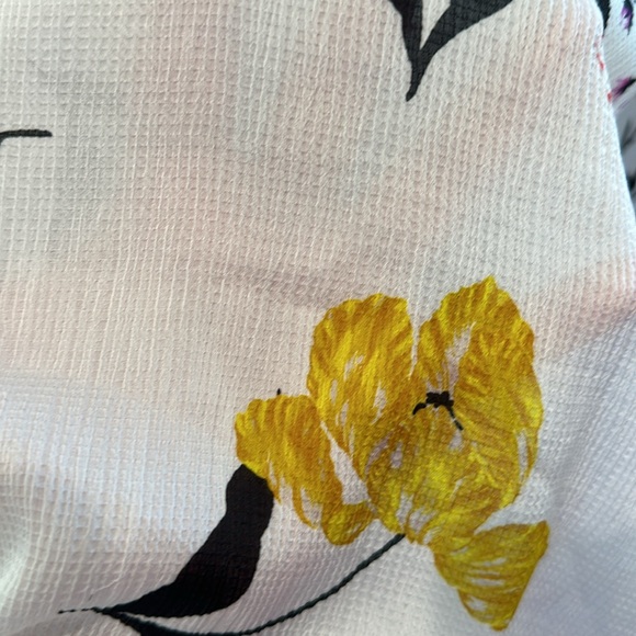 Like new Large Ann Taylor ivory sheer long sleeve blouse. 98% poly 2% spandex - Picture 7 of 9